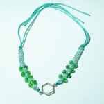 Βραχιόλι με ακρυλική χάντρα και μεταλλικό στοιχείο σε σχοινάκι