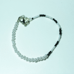 Βραχιόλι με μαύρη και άσπρη ακρυλική χάντρα