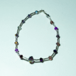 Βραχιόλι με ασημι και μωβ ακρυλικες χαντρες