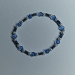 Βραχιόλι με γαλάζιες και άσπρες ακρυλικές χάντρες