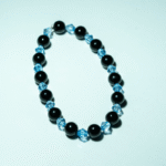Βραχιόλι με μαύρη γυάλινη πέτρα και ακρυλικούς μπλε κρύσταλλους