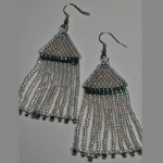 Χειροποίητα Σκουλαρίκια με ασπρες και πράσινες ακρυλικες χαντρες