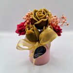 Σύνθεση κεριών σε χάρτινη βάση με άρωμα βανίλιας