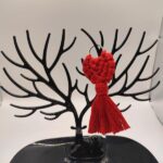 Χειροποίητο μακραμε με χοντρό κόκκινο νήμα